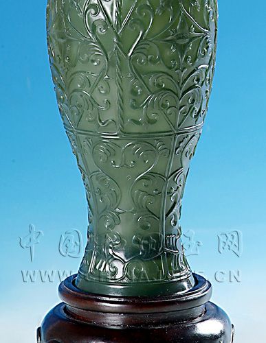 青玉-薄胎紋飾瓶
