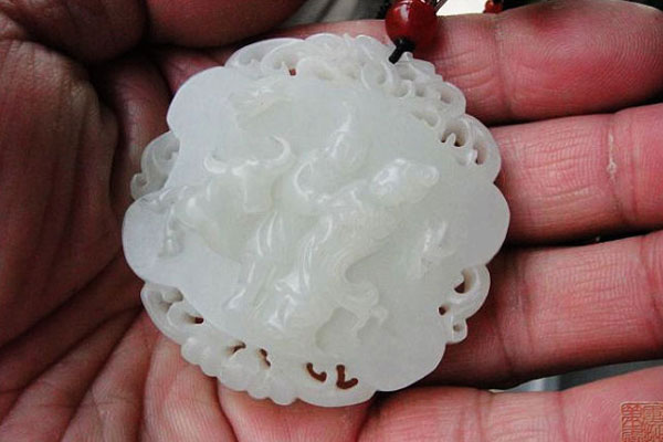 用俄料鐲心制作的掛件