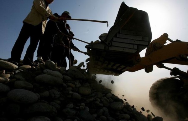 人工與機(jī)械一起尋寶