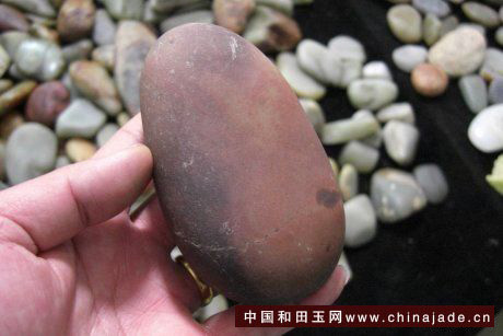 個是染色的石頭