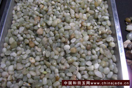 滾筒料，通常是山料磨出來的，也會冒充籽料/子料