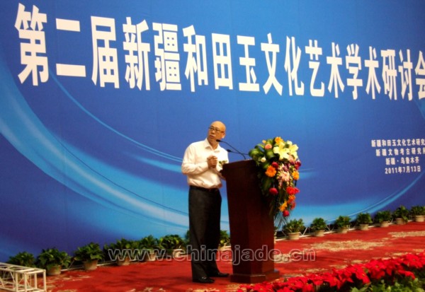 中國珠寶玉石首飾行業協會副秘書長奧巖作精彩學術交流發言