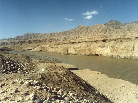 出產(chǎn)和田白玉籽料的白玉河