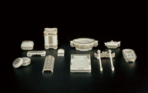 2009年西泠拍賣秋拍 馬進(jìn)貴 2009年 白玉錯(cuò)金夔龍紋文案十三珍 156.8萬元