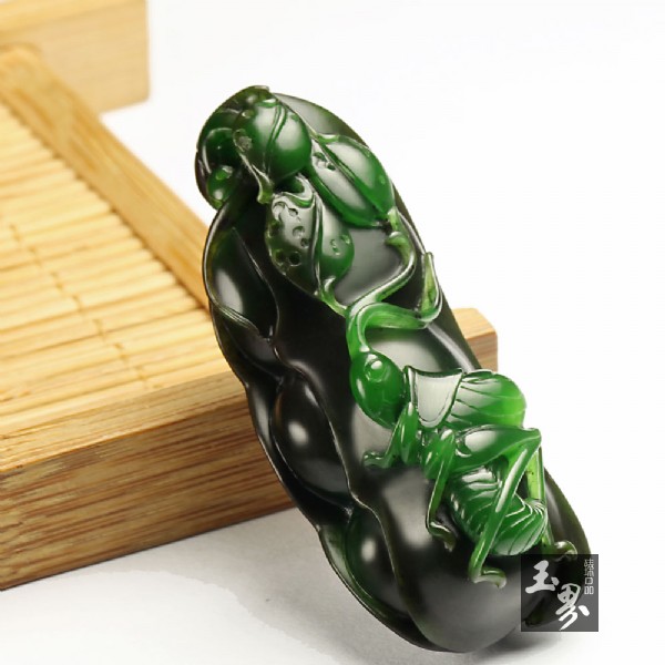 碧玉巧雕掛件-蟈蟈大將