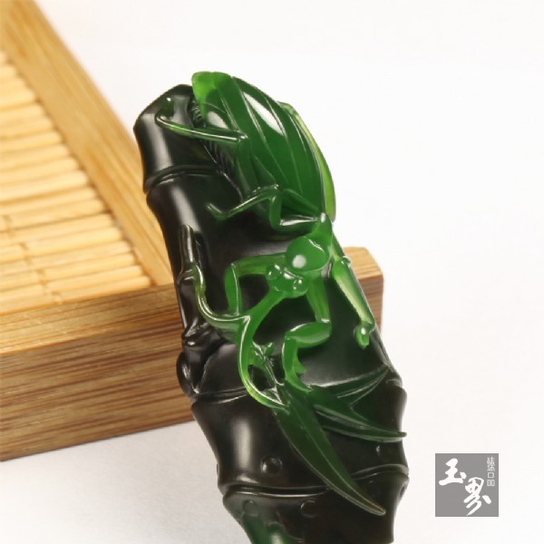 碧玉巧雕掛件-竹趣 (馮鈐玉雕作品)