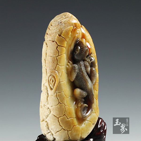 糖玉巧雕擺件-未卜先知 (玉界臻品）