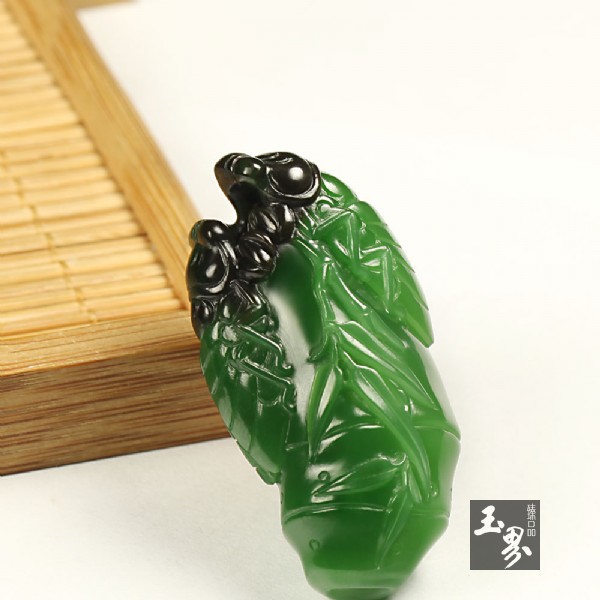 和田碧玉巧雕掛件-蟬語