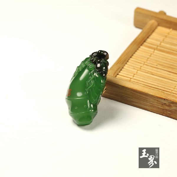 和田碧玉巧雕掛件-蟬語