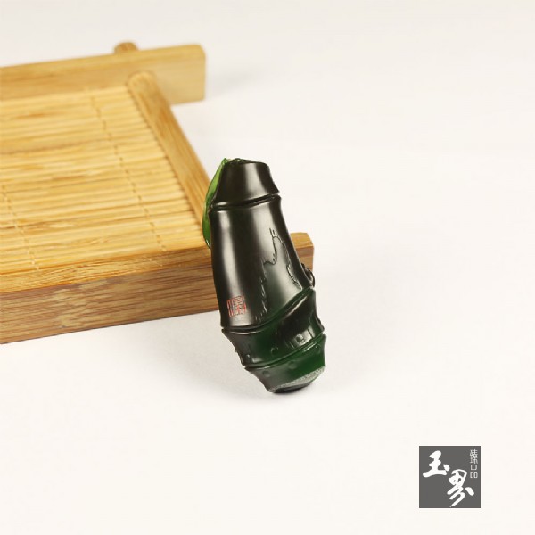 和田碧玉巧雕掛件-竹趣