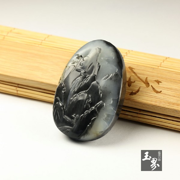 和田玉墨玉子料牌－云峰遠眺