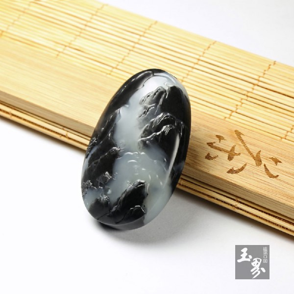 和田玉墨玉山水把牌－煙云無間