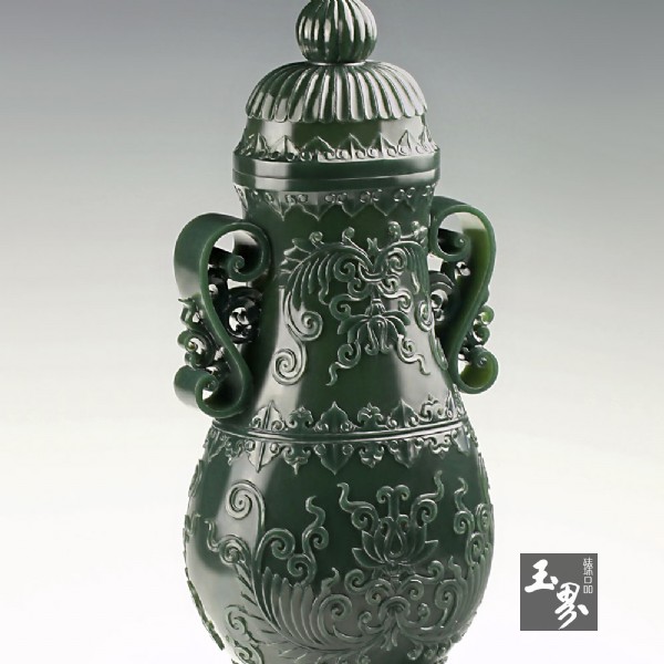 和田青玉-纏枝花卉薄胎瓶