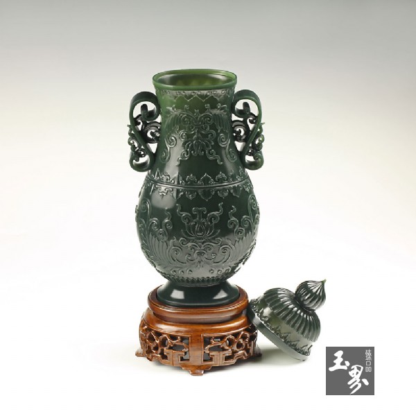 和田青玉纏枝花卉薄胎瓶