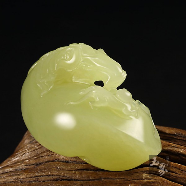 黃玉小把件-馬上封侯 玉器編號：139781