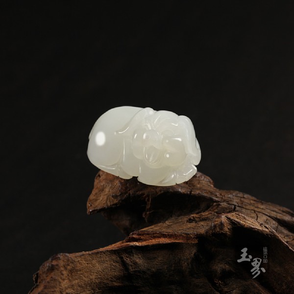 羊脂白玉掛件-快樂小豬