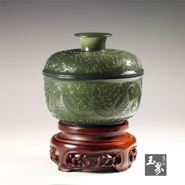 青玉-纏枝紋飾薄胎罐 