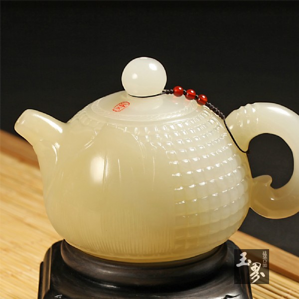  糖白玉-玉米紋飾把玩壺