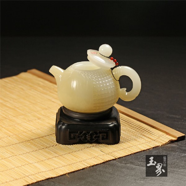  糖白玉-玉米紋飾把玩壺