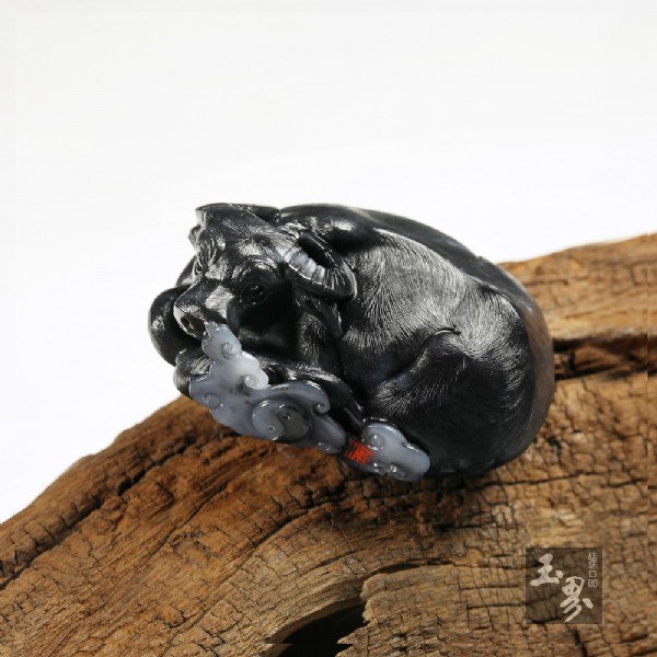 墨玉子料把件-扭轉乾坤