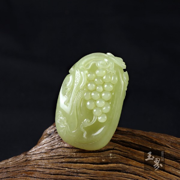 黃玉把件-碩果累累