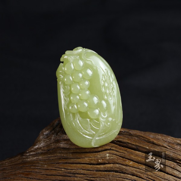 黃玉把件-碩果累累