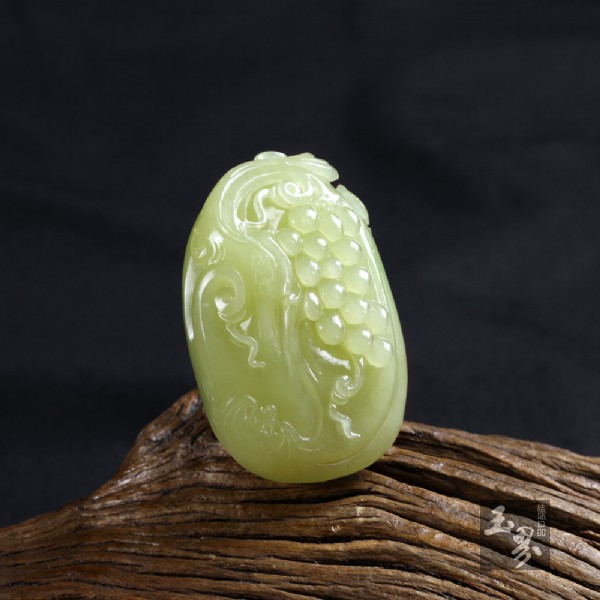 黃玉把件-碩果累累