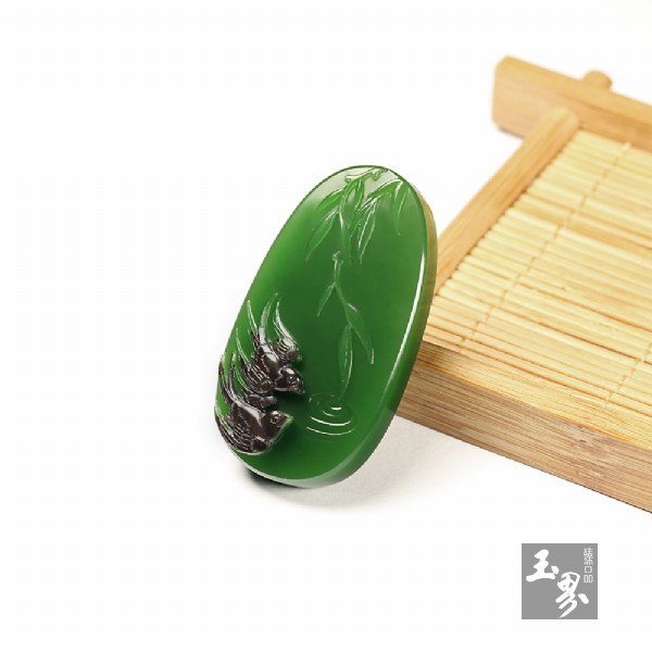  碧玉巧雕掛件-春韻