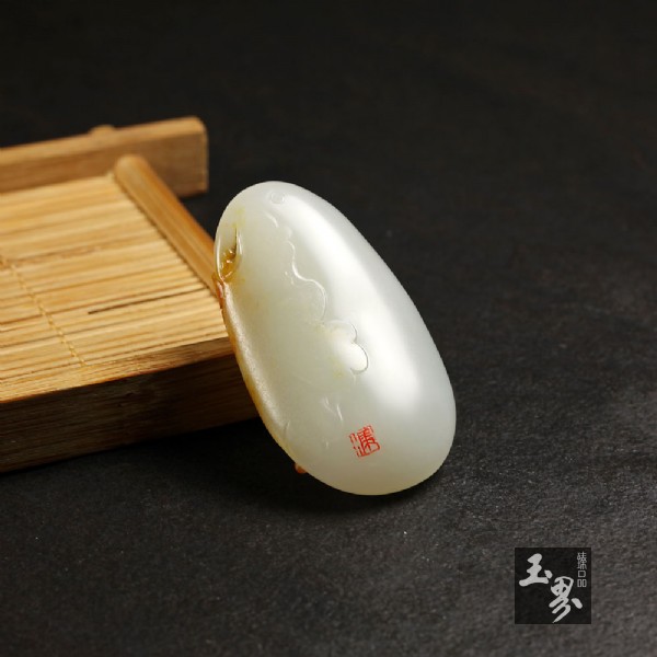 白玉子料掛件-雙魚戲荷