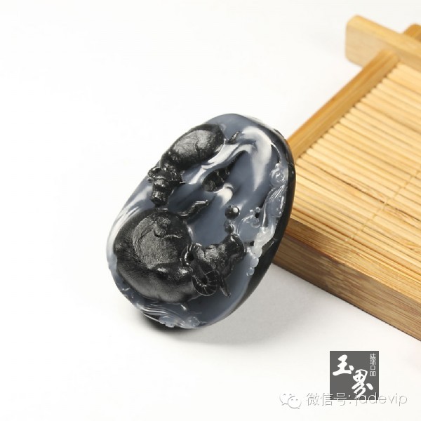 墨玉子料掛件-帶子上朝