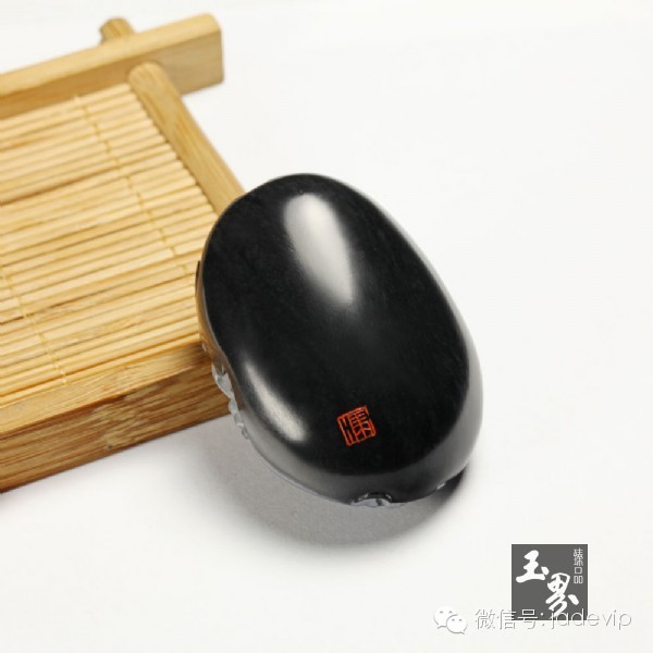 墨玉子料掛件-帶子上朝