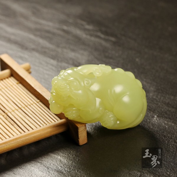 黃玉小把件-貔貅