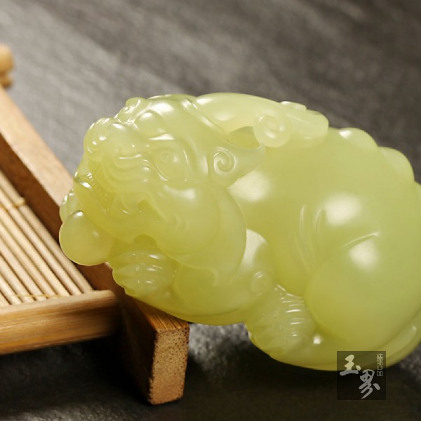 黃玉小把件-貔貅