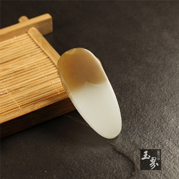 糖白玉掛件-守護