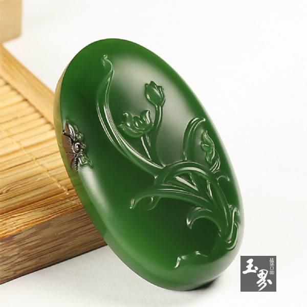 碧玉巧雕掛件-蝶舞蘭香