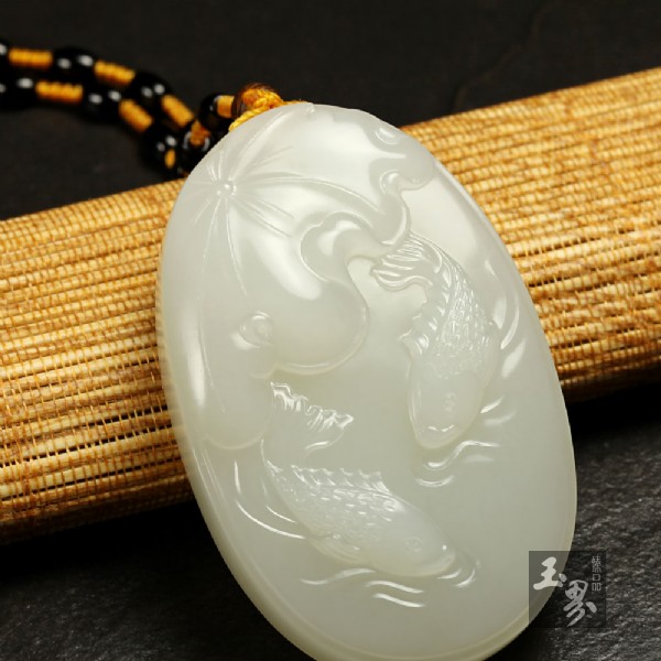 白玉牌-連年有余