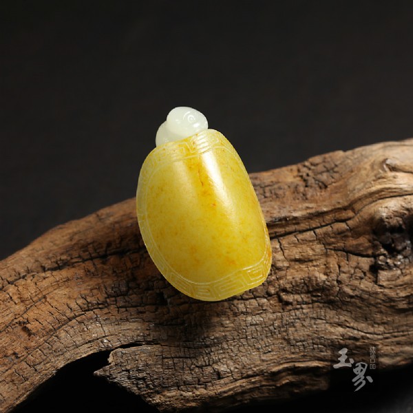 白玉子料掛件-長(zhǎng)壽小金龜 玉器編號(hào)：130730