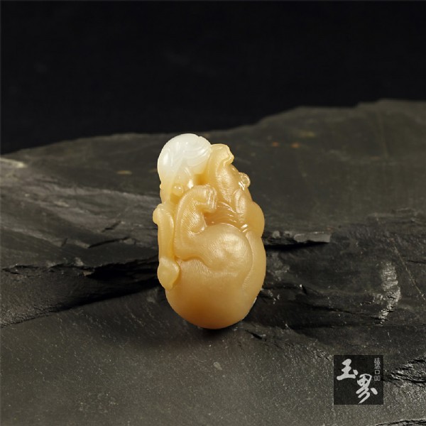 糖白玉掛件-魚熊兼得 玉器編號：148182