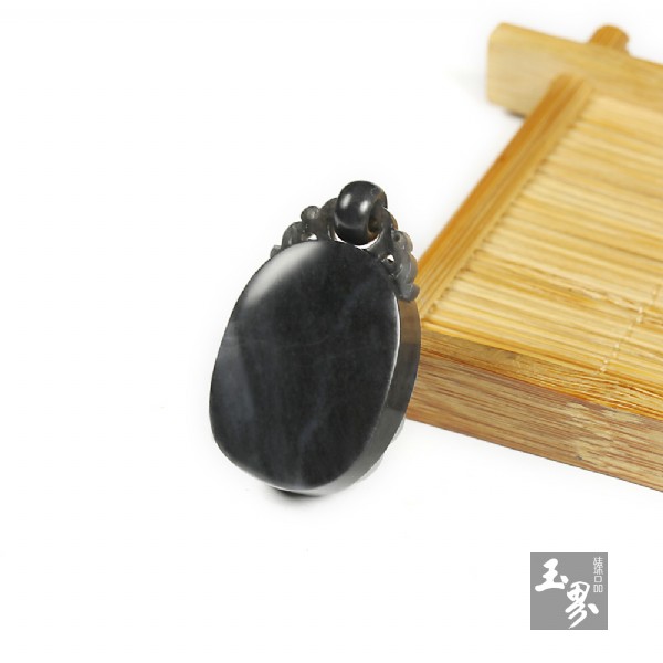 墨玉子料-荷花環牌 玉器編號：147797