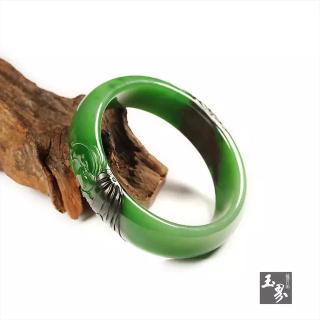 碧水雙魚蓮葉間——碧玉巧雕手鐲賞