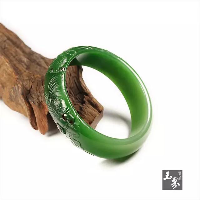 碧水雙魚蓮葉間——碧玉巧雕手鐲賞
