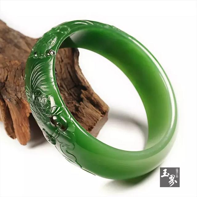 碧水雙魚蓮葉間——碧玉巧雕手鐲賞