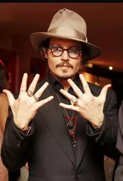 當男士遇到金玉首飾 展現潮流型男另一面