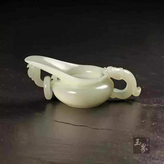 奉匜沃盥見禮儀——玉雕仿古器皿“匜 奉匜沃盥見禮儀——玉雕仿古器皿“匜