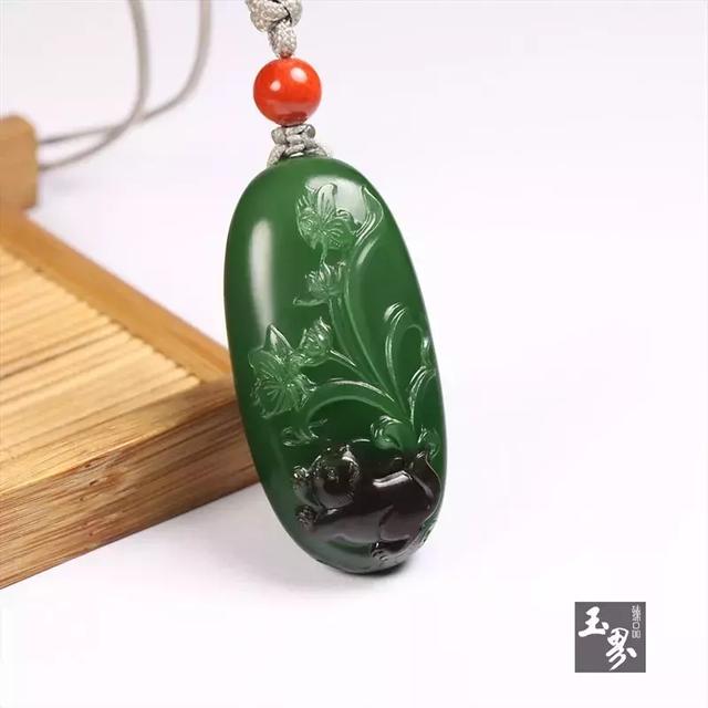 玉雕作品中的蟲草世界