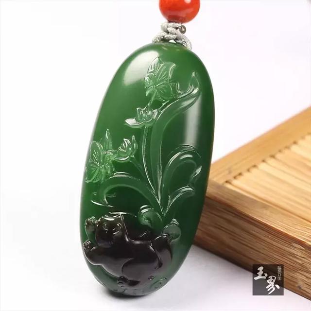 玉雕作品中的蟲草世界