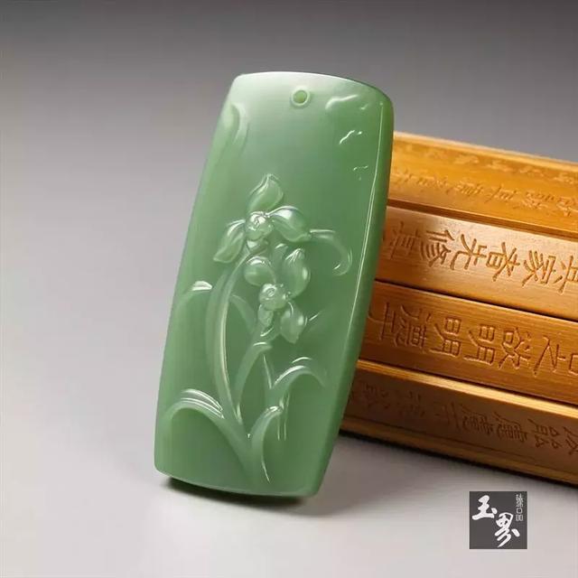 玉雕作品中的蟲草世界