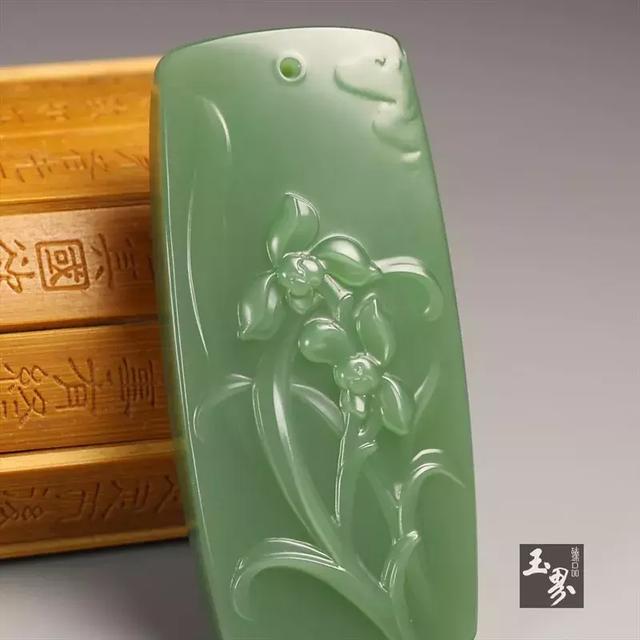 玉雕作品中的蟲草世界