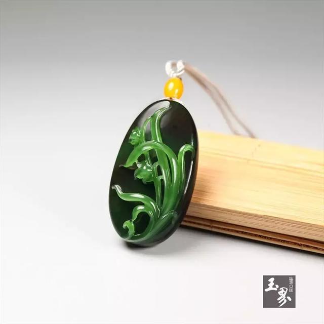 玉雕作品中的蟲草世界