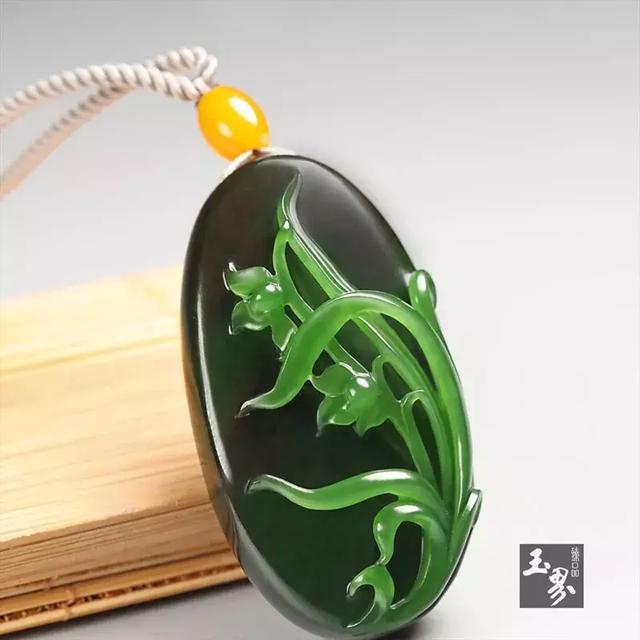 玉雕作品中的蟲草世界